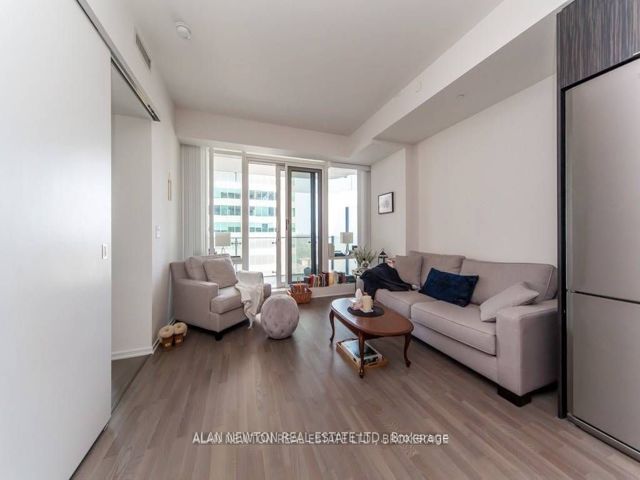 1611 - 1 Bloor St E