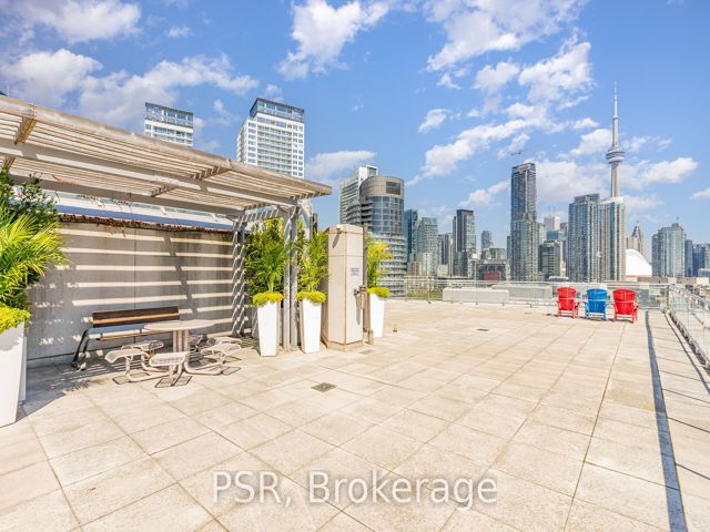 921 - 650 Queens Quay  W