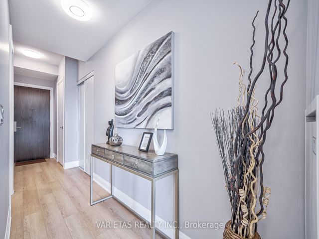 1012 - 68 Canterbury Pl