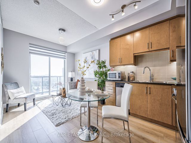 1012 - 68 Canterbury Pl