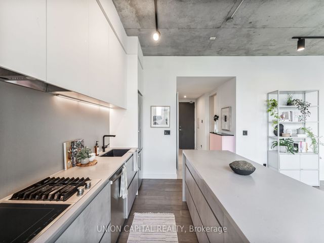 512 - 60 Bathurst St