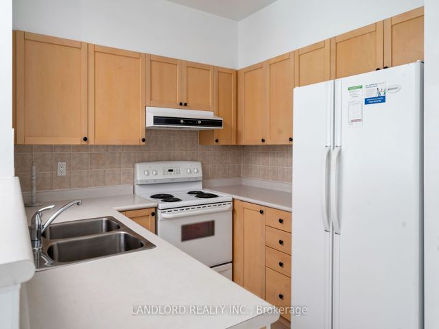 1005 - 600 Queens Quay W