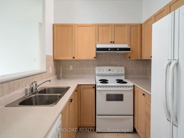 1005 - 600 Queens Quay W