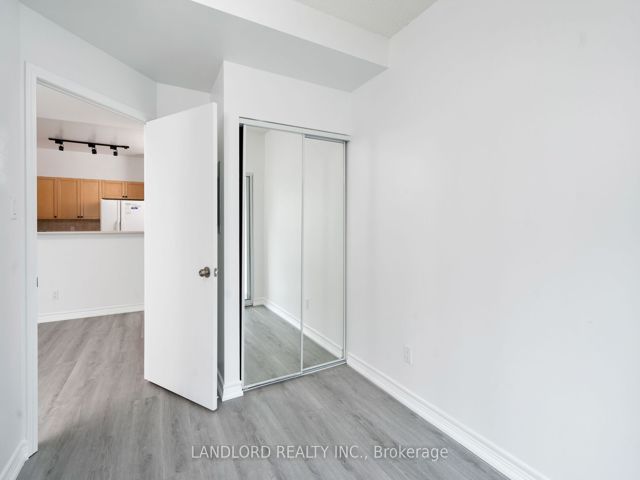 1005 - 600 Queens Quay W