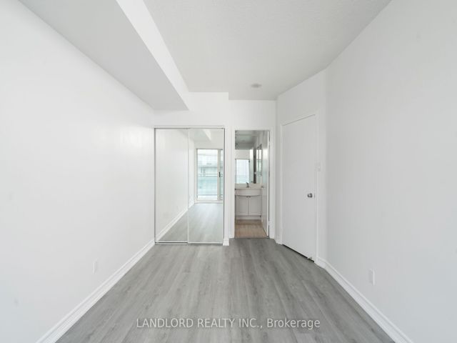 1005 - 600 Queens Quay W