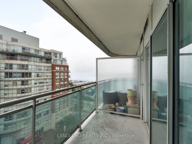 1005 - 600 Queens Quay W