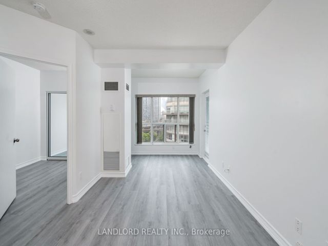 1005 - 600 Queens Quay W