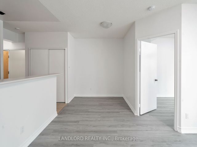 1005 - 600 Queens Quay W