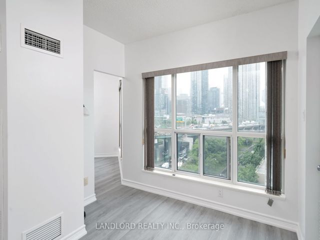 1005 - 600 Queens Quay W