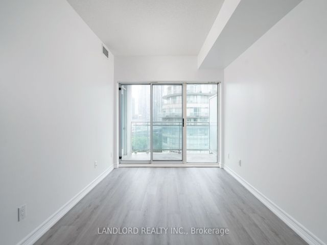 1005 - 600 Queens Quay W