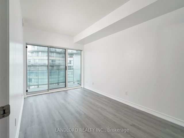 1005 - 600 Queens Quay W