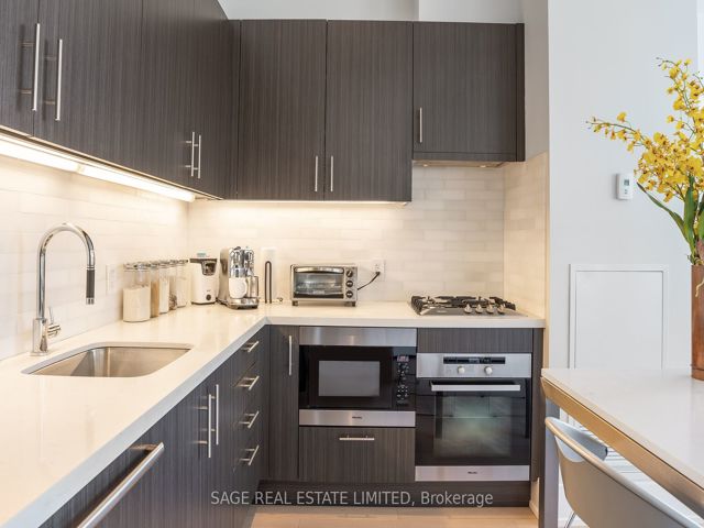 1124 - 39 Queens Quay E