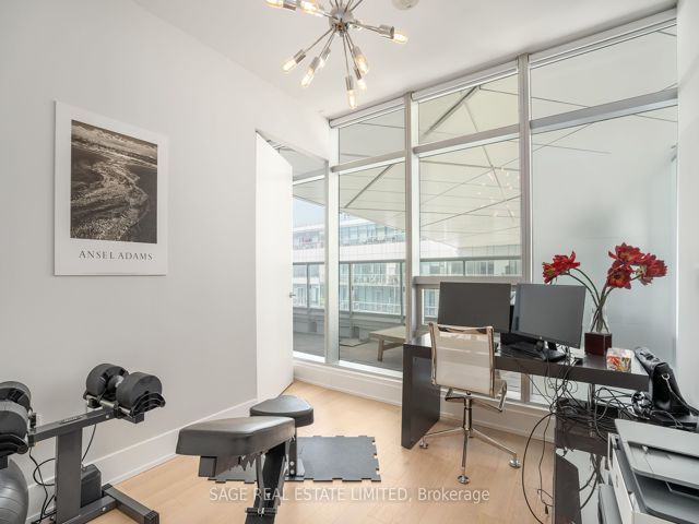 1124 - 39 Queens Quay E