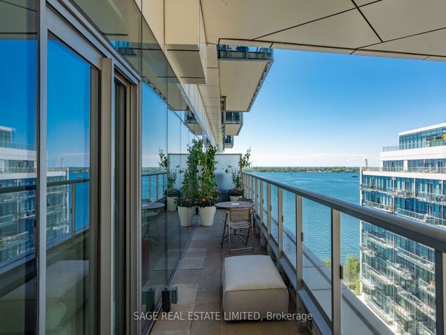 1124 - 39 Queens Quay E