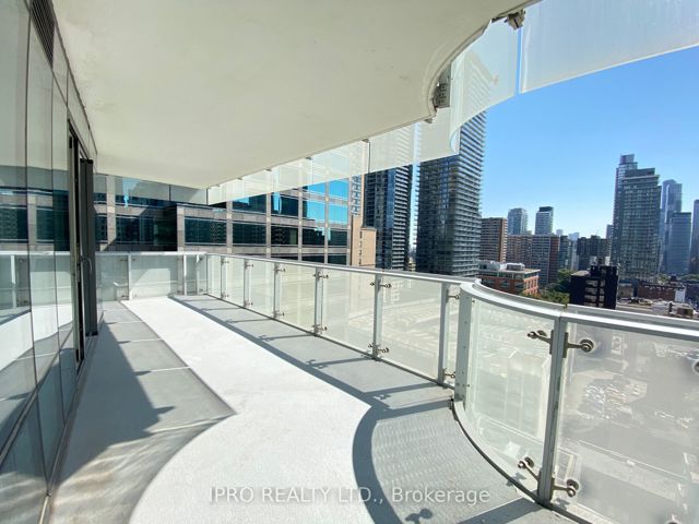 1004 - 1 Bloor St E