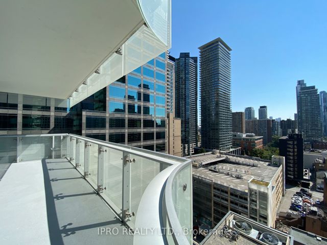 1004 - 1 Bloor St E