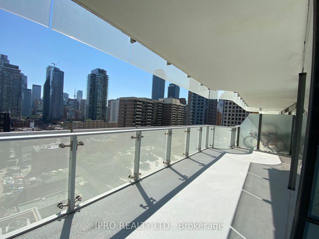 1004 - 1 Bloor St E