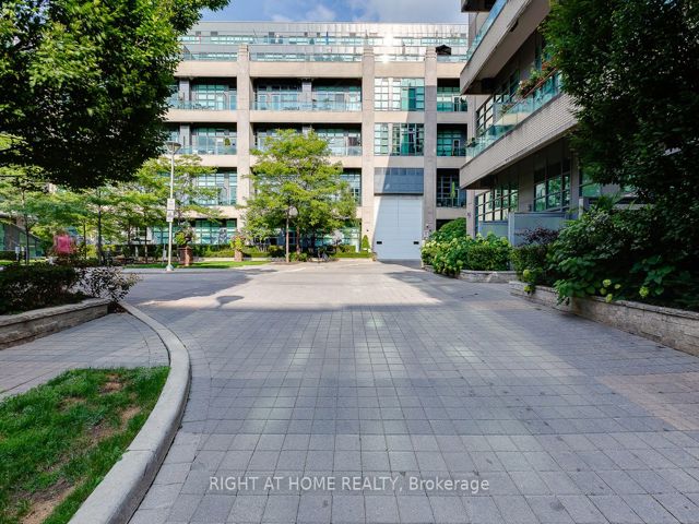 306 - 380 Macpherson Ave