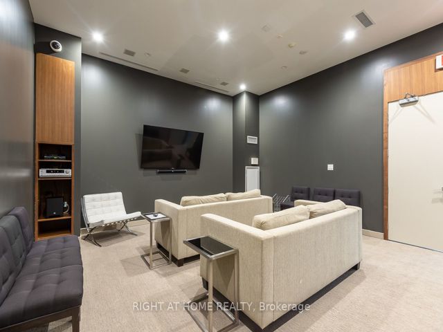 306 - 380 Macpherson Ave