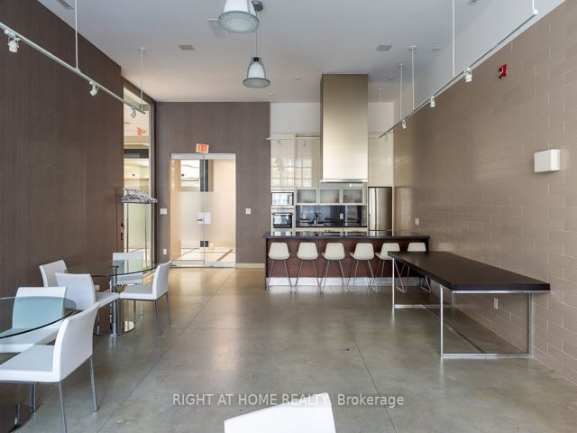 306 - 380 Macpherson Ave