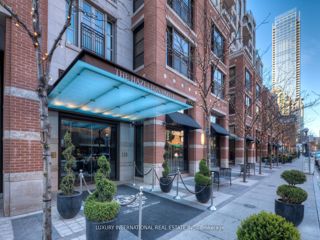 703 - 118 Yorkville Ave