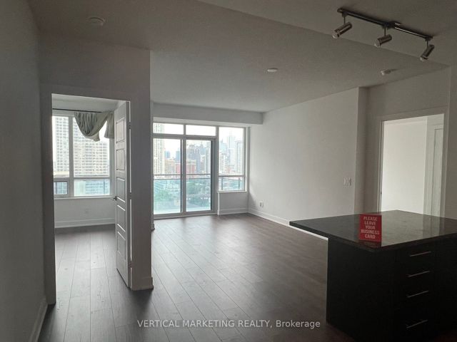 1605 - 28 Linden St