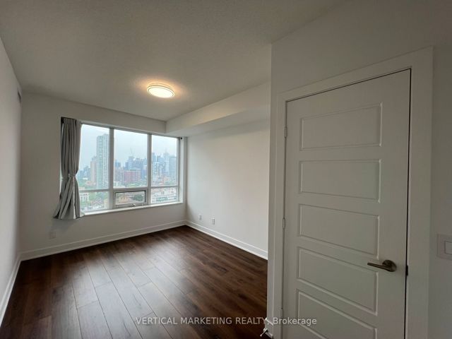 1605 - 28 Linden St