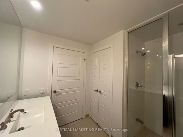 1605 - 28 Linden St