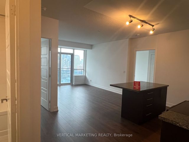 1605 - 28 Linden St