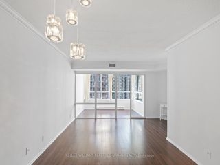 1708 - 717 Bay St