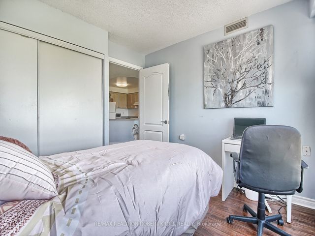 402 - 1030 Sheppard Ave W