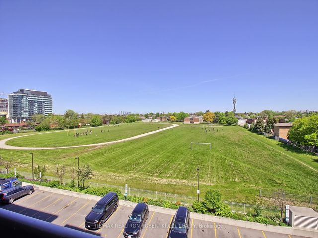 402 - 1030 Sheppard Ave W