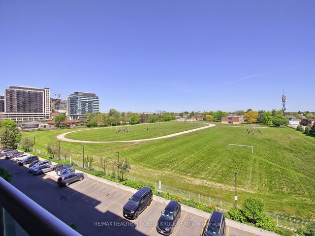 402 - 1030 Sheppard Ave W