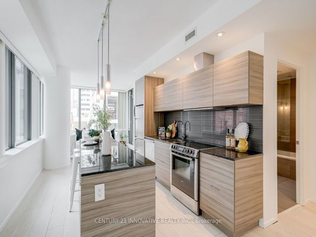 #303 - 8 Charlotte St