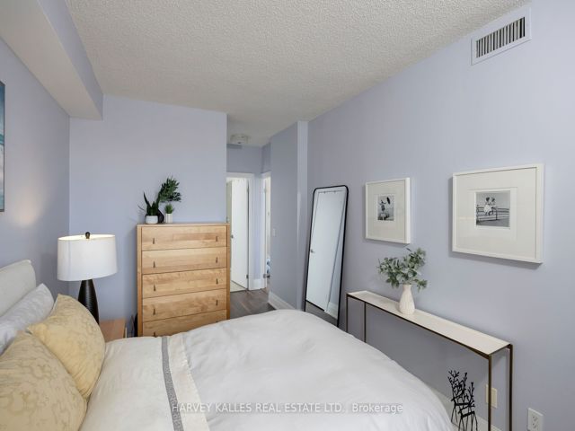 1505 - 168 King St E