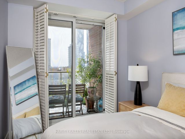 1505 - 168 King St E