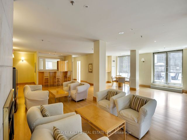 1505 - 168 King St E