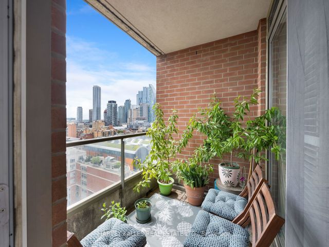 1505 - 168 King St E