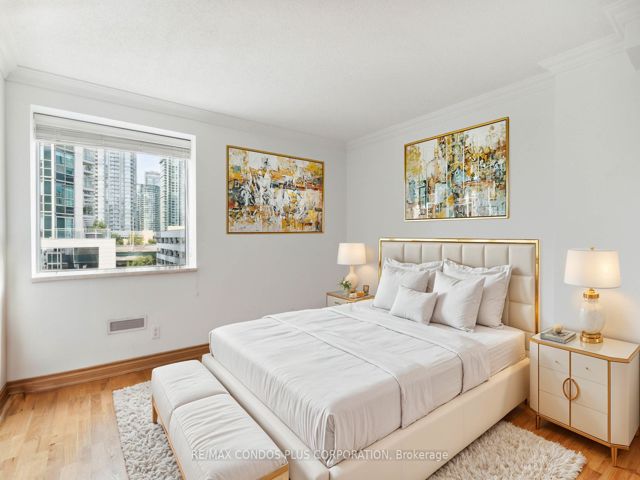 512 - 401 Queens Quay W