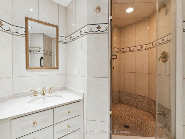 512 - 401 Queens Quay W