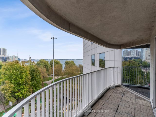 512 - 401 Queens Quay W