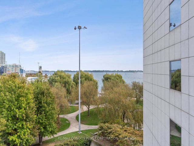 512 - 401 Queens Quay W