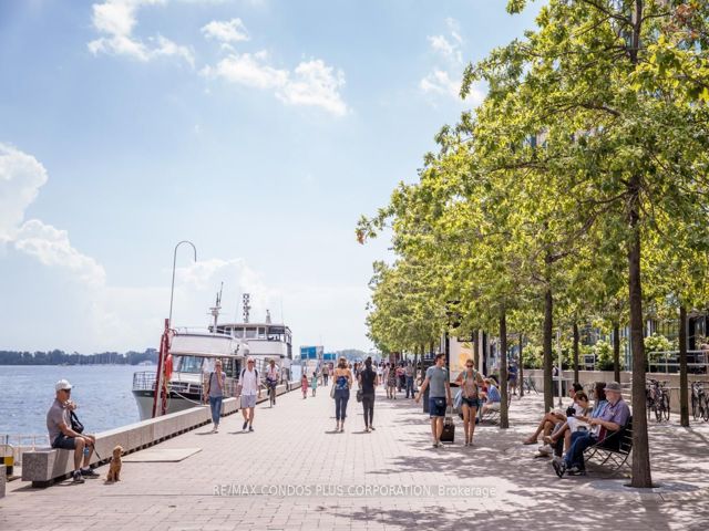 512 - 401 Queens Quay W