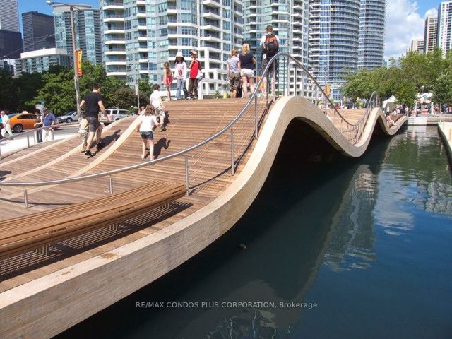 512 - 401 Queens Quay W