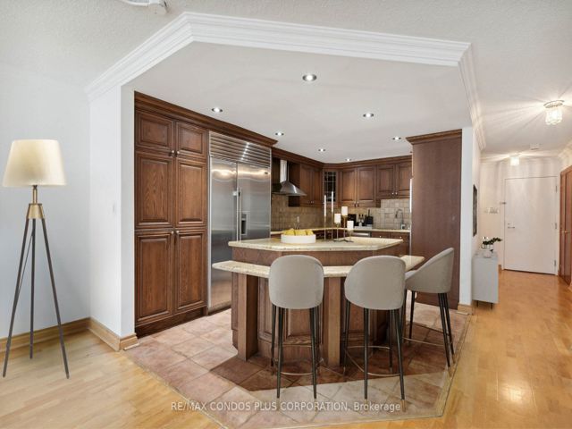 512 - 401 Queens Quay W