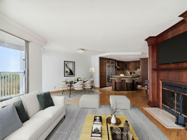 512 - 401 Queens Quay W