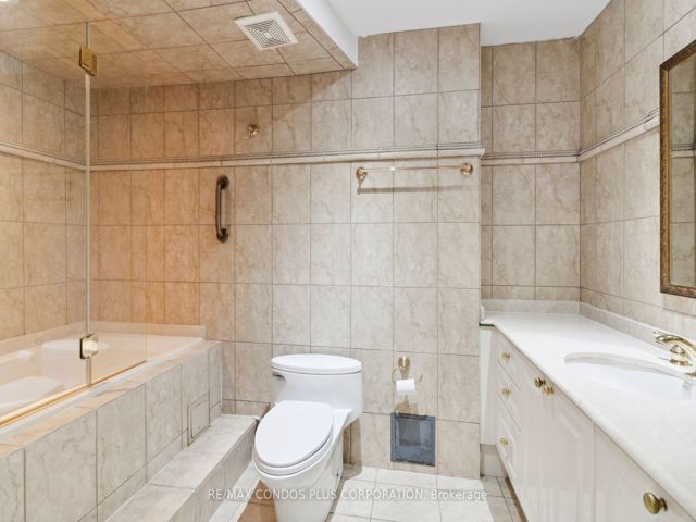 512 - 401 Queens Quay W