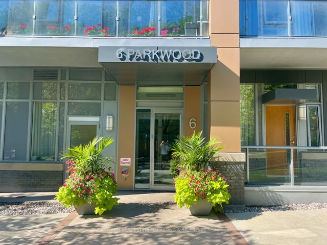 405 - 6 Parkwood Ave