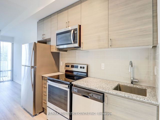 501 - 621 Sheppard Ave E