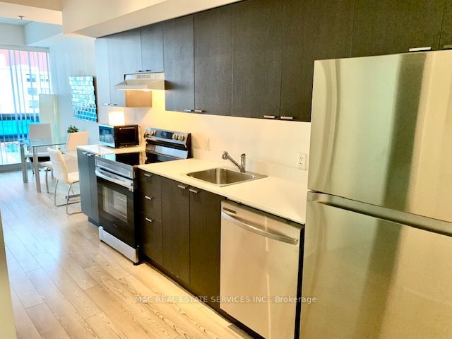 411 - 375 King St W